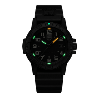 Leatherback SEA Turtle Giant , 44 mm, Outdoor Uhr - 0330, Nachtansicht mit gr�nen und orangenen Leuchtr�hren