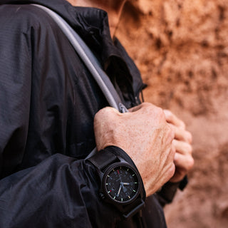 Atacama Field, 43 mm, Abenteuer Uhr - 1961, Person mit Armbanduhr am Handgelenk
