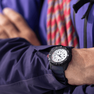 Bear Grylls Survival, 43 mm, Outdoor-Uhr, XB.3737, Stimmungstafel mit Getragene Uhr