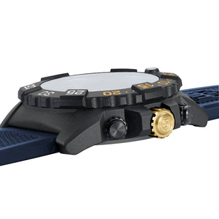 Red Bull Racing Limited Edition, 45 mm, Militäruhr - 3581.ARB.N	, Seitenansicht mit Krone und Armband