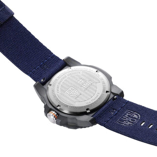 #tide ECO, 46 mm, Nachhaltige Outdoor Uhr - 8903.ECO, Gehäuseboden mit Luminox und #tide Gravur