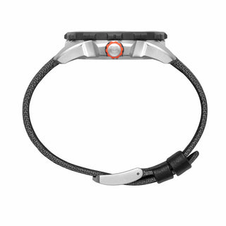 Bear Grylls Survival, 45 mm, Pilotenuhr - 3761, Seitenansicht mit Krone und Armband